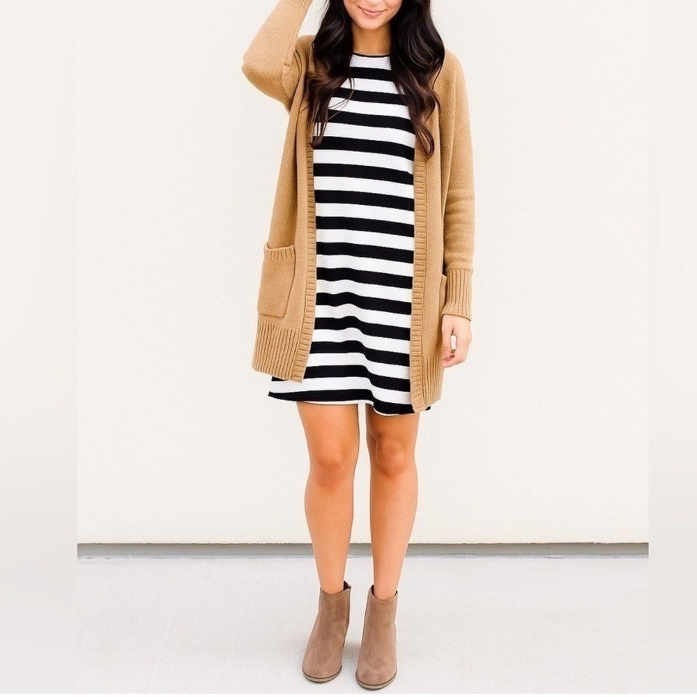 Everly Black/White Sleeveless Striped Shift Dress